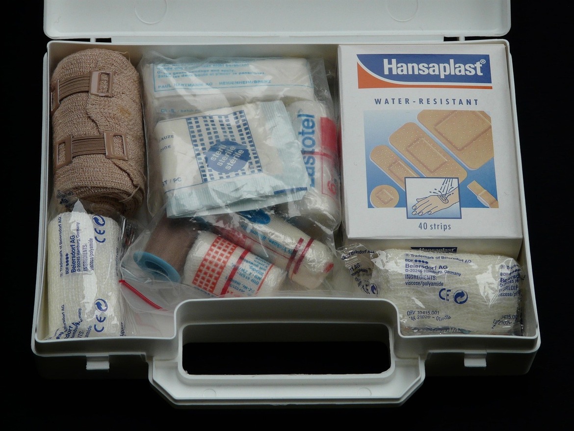 hans-first-aid-kit-62643-1920 hans-first-aid-kit-62643-1920